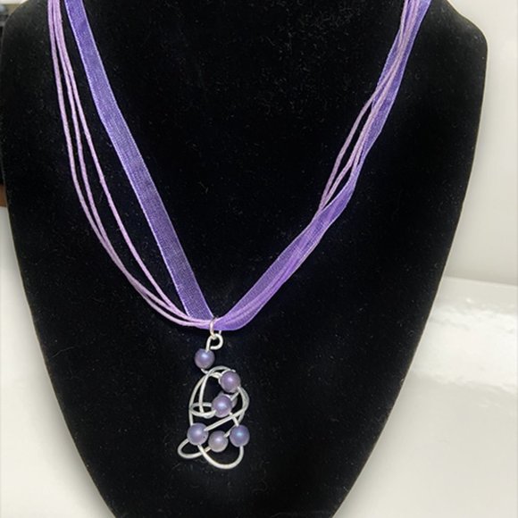 Stainless Steel Twisted Pendant with Druk Beads Handcrafted by Artisan - Picture 7 of 9